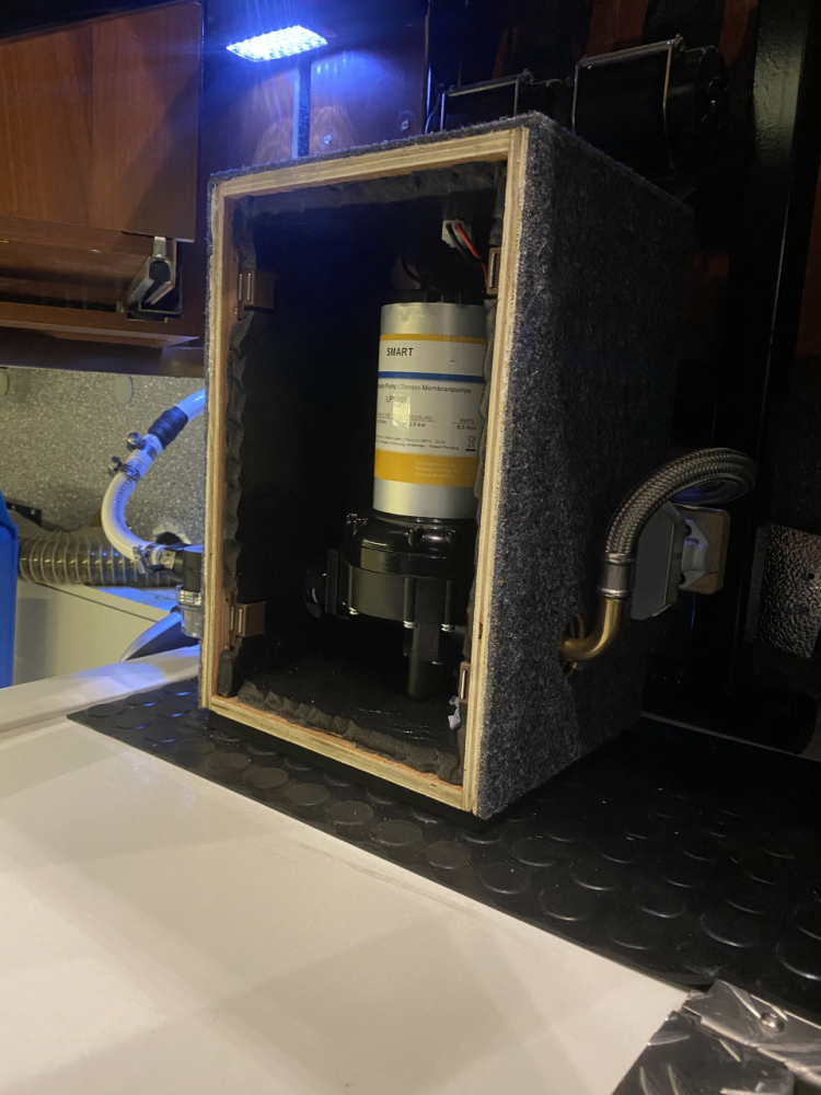 Wasserpumpe gekapselt