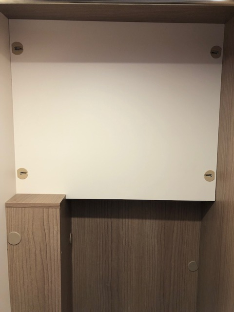 Brett Kleiderschrank