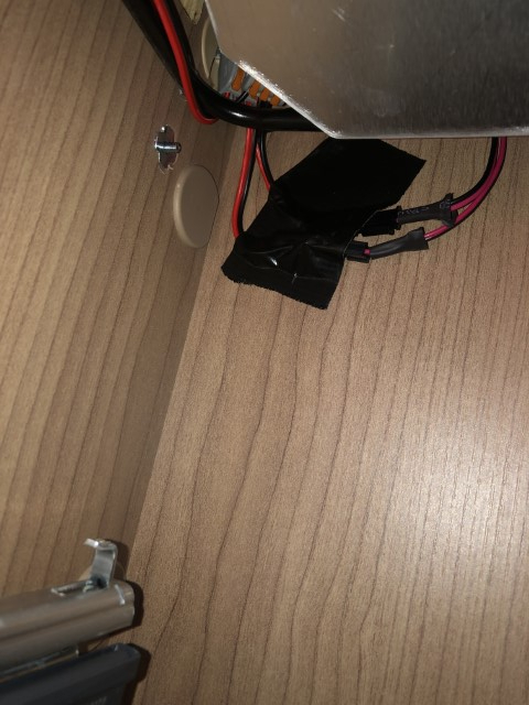 Befestigte Verkabelung LED Küchenblock