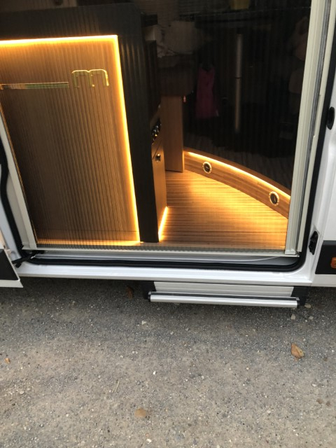 Licht an Stufe zur Dinette
