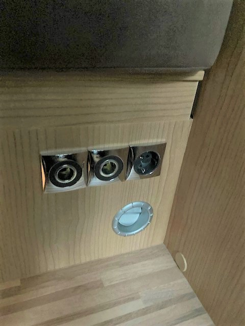 12V-Steckdosen Dinette