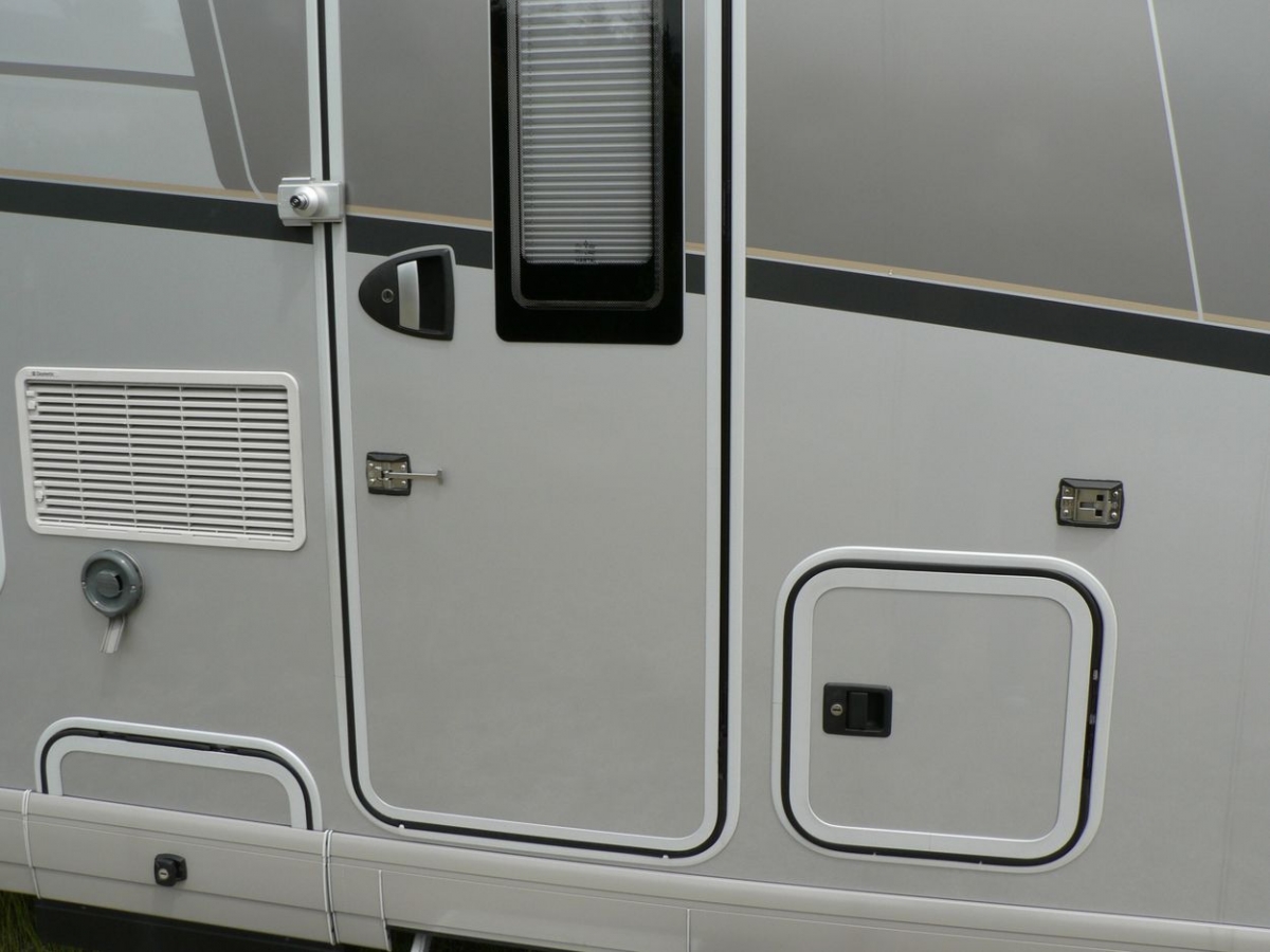 Zugeschoben nicht versperrt